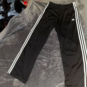 Cute Adidas flare sweatpants really cute and comfy very good quality!!